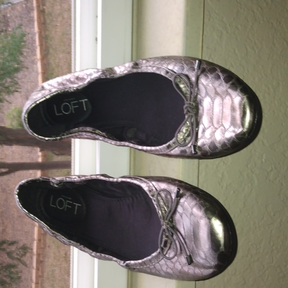 Ann Taylor, Loft Flats Shoes, Gray/Bronze Color, they fit like 5.5